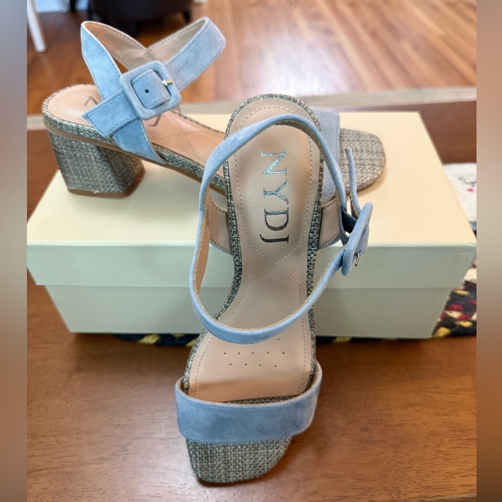 Nydj suede Women's Blue Sandals sz 7 NEW $130 retail - Picture 5 of 6
